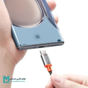 کابل AUX متصل به ضبط ماشین و هدفون